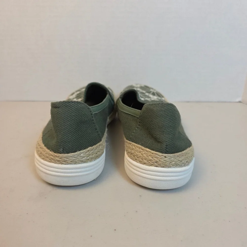 Clarks Collection Slip Ons Womens 7 Olive Green Floral Embroidered Espadrille‎